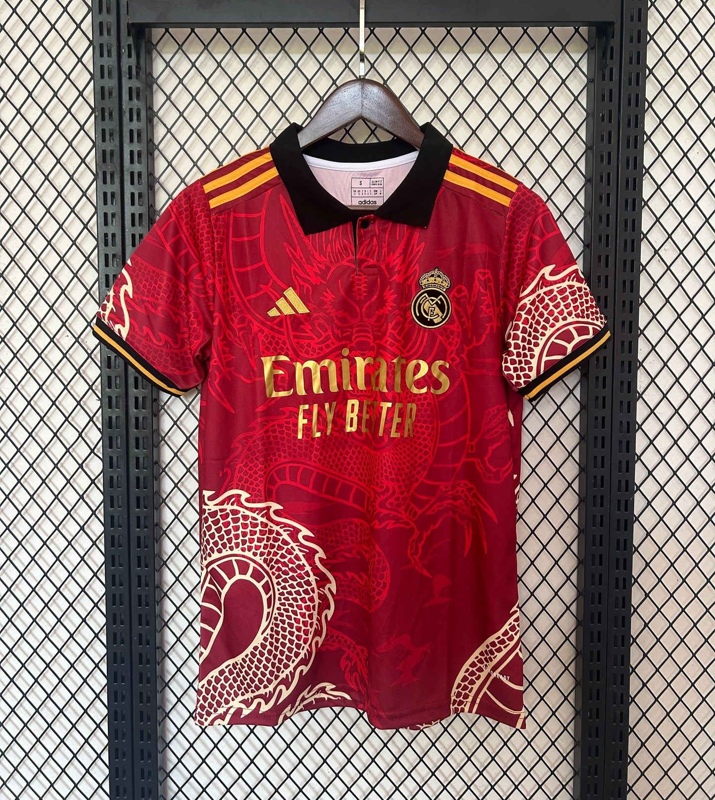 Maillot Real Madrid Dragon Rouge Edition Spéciale 2024/25