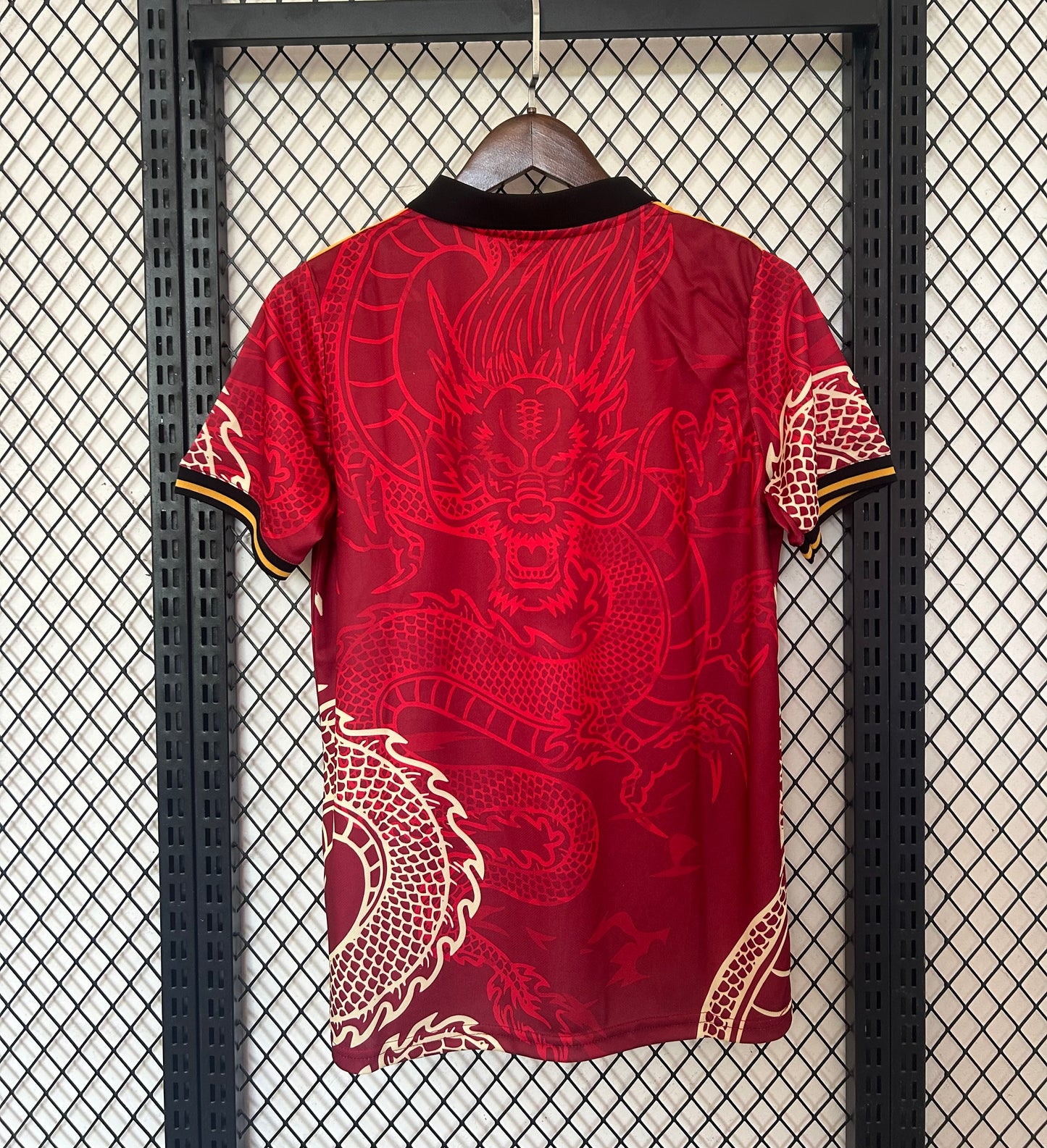 Maillot Real Madrid Dragon Rouge Edition Spéciale 2024/25